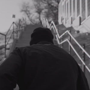 Premium Kampfsport‑Tracksuit von Phantom Athletics in klassischem Schwarz, entwickelt für ambitionierte Athleten im Jiu‑Jitsu, Grappling oder Muay Thai, mit elastischen Bündchen und funktionellem Reißverschluss für bequemen Sitz. Perfekt für Technik‑Drills, Fitness‑Einheiten oder Sparring‑Warm‑ups im Gym.