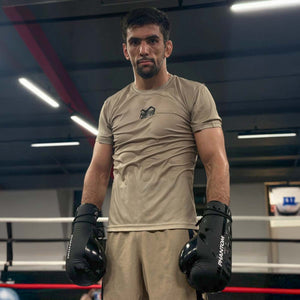 Boxing Gloves Apex Laced von Phantom Athletics für maximale Leistung im Kampfsport. Perfekt für Muay Thai, Kickboxen und Boxtraining, mit sicherer Schnürung für Komfort und Schutz bei jedem Schlag.