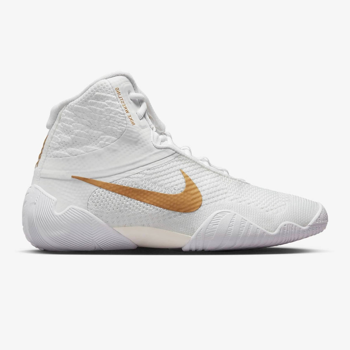 Nike TAWA wrestling shoes. Worn on the mat by world champions and Olympic champions. Great support during training and competition in the usual Nike quality. Wrestling shoes in the color white/gold..