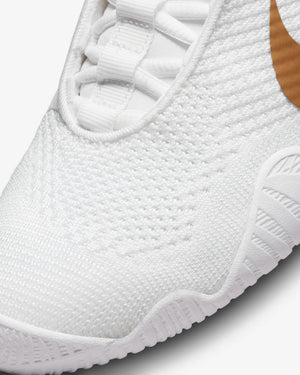 Nike TAWA Ringerschuhe. Von Weltmeistern und Olympiasiegern auf der Matte getragen. Super Halt im Training und Wettkampf in gewohnter Nike Qualität. Ringerschuhe in der Farbe Weiss/Gold..