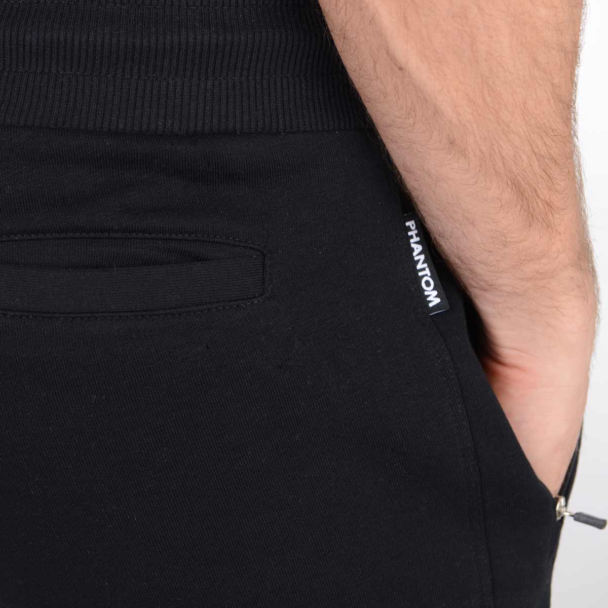 Stylische Phantom Athletics Radar Trainingshose mit schmal zulaufendem Beinabschluss knapp über dem Knöchel. Perfekt für Boxen, Grappling und Fitness – leicht, atmungsaktiv und strapazierfähig.