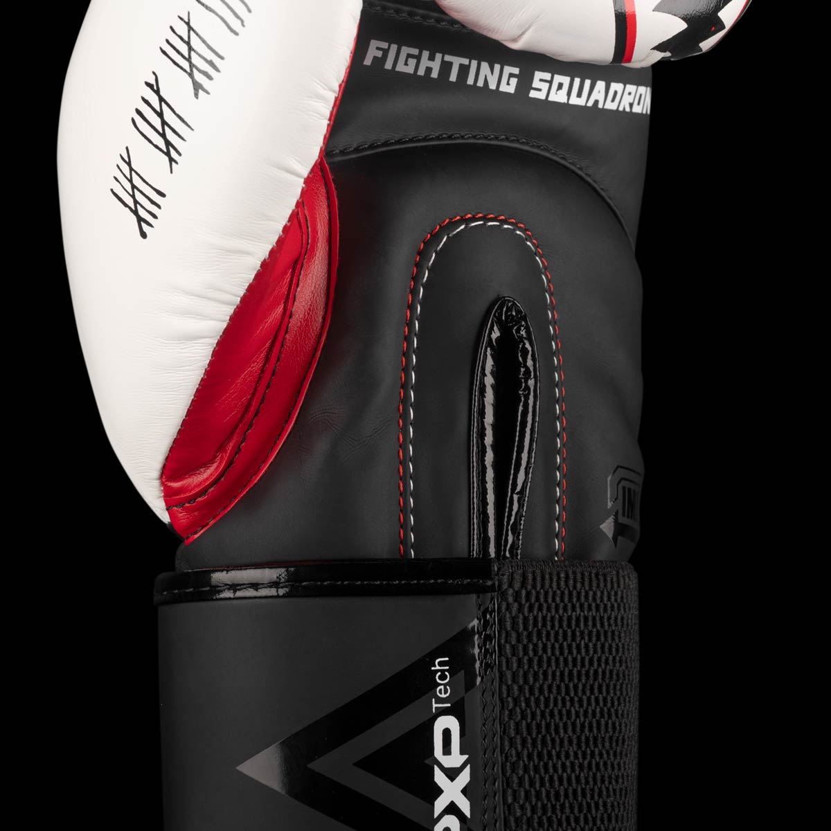 Die Phantom FIGHT SQUAD Boxhandschuhe in weiss wurden bis ins kleinste Detail durchdacht und mit den hochwertigsten Materialien versehen.
