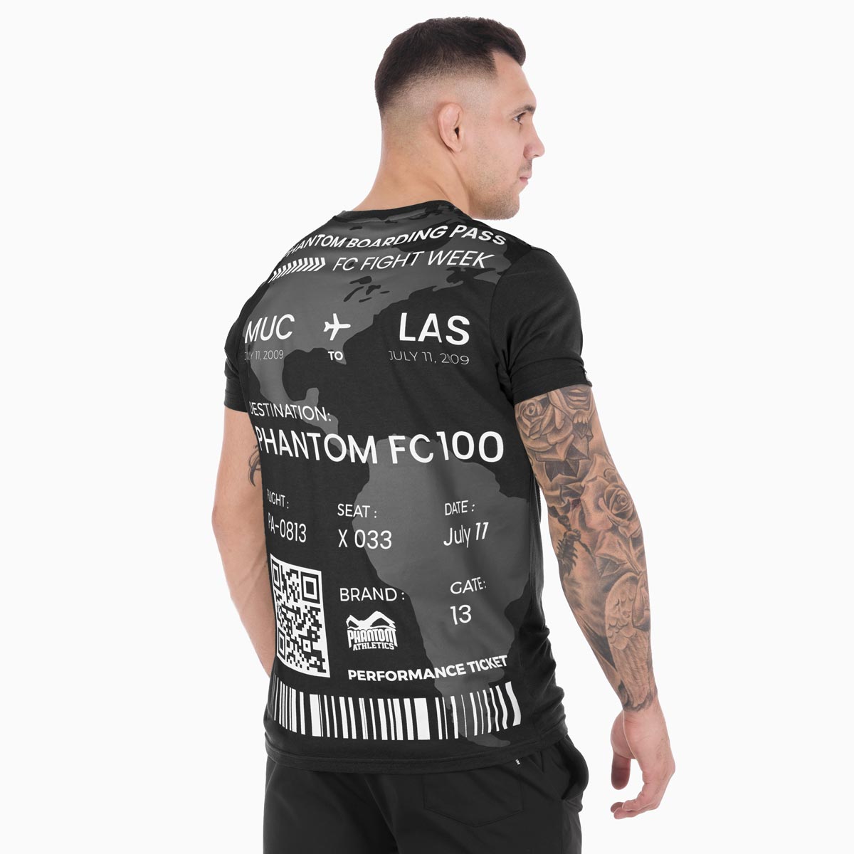 Schwarzes Athletic T-Shirt von Phantom Athletics mit Print auf Brust und Rücken – perfekt für MMA, Boxen, Kickboxen und Grappling. Das atmungsaktive SA2 Tech Tri-Blend Material bietet Komfort und Performance im Training.