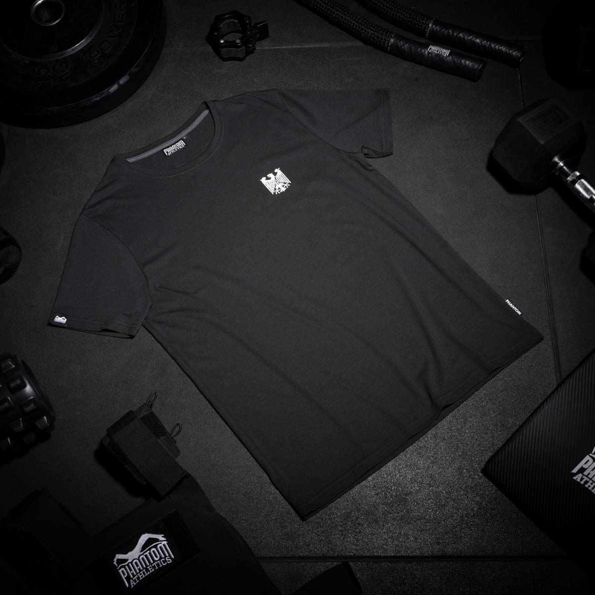 Leichtes Trainings‑T‑Shirt von Phantom Athletics mit markantem Print, ideal für Warm‑ups, Box‑Workouts und Alltags‑Style.