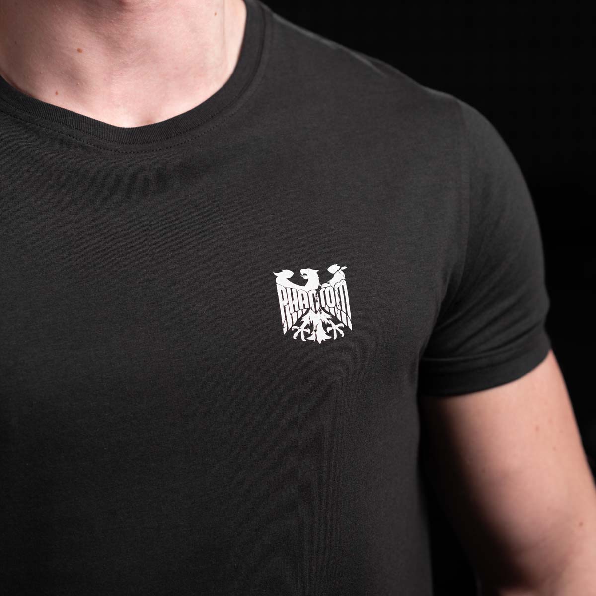 Phantom Athletics Germany T‑Shirt in Schwarz/Weiß mit starkem Germany‑Design, das Komfort und Bewegungsfreiheit beim Training und Sparring bietet.