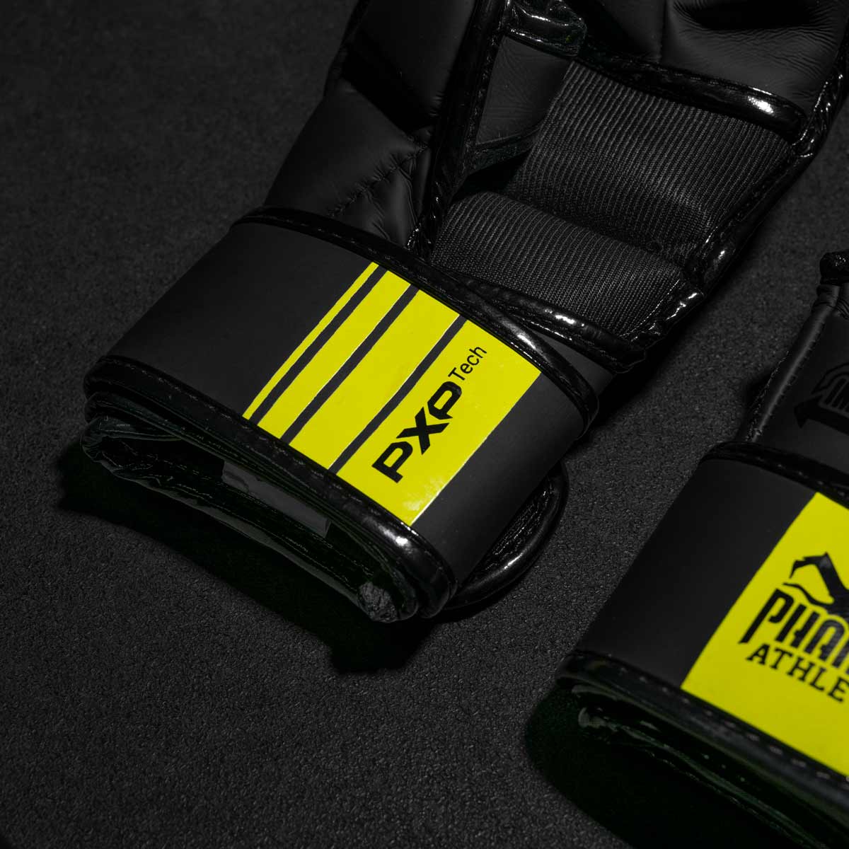 Die Phantom Apex MMA Sparringshandschuhe verfügen über einen auffälligen NEON Print und eine hoch qualitative Polsterung.