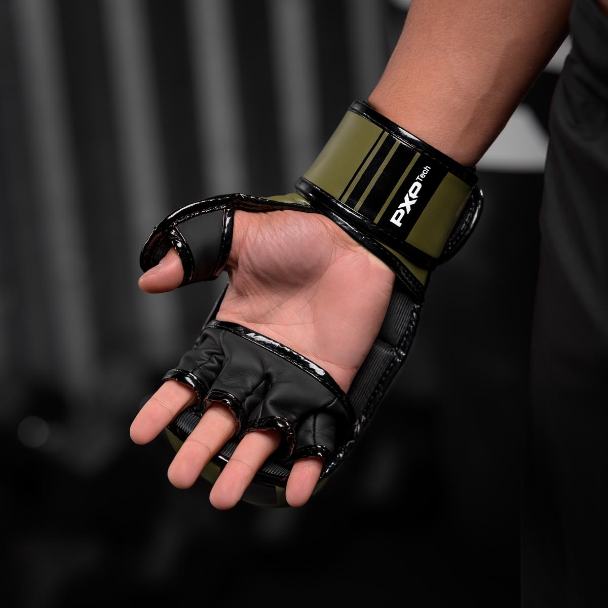 Die Innenansicht der Phantom Apex MMA Sparringshandschuhe mit Fingerschlaufen für einen überragenden Halt