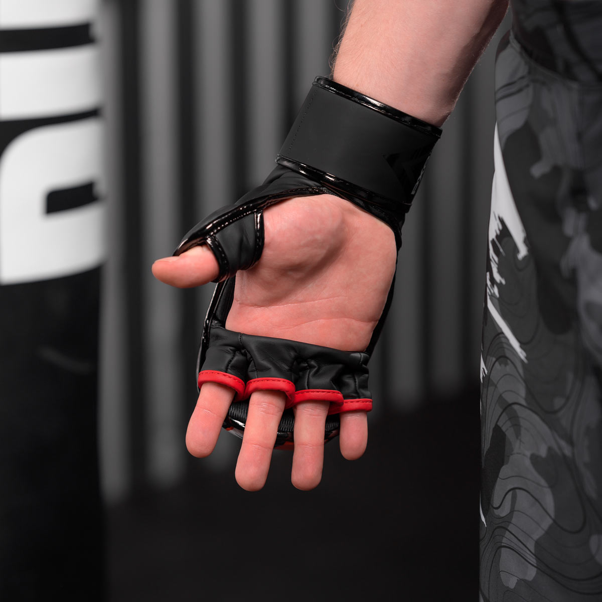 Die Innenansicht der Phantom Fight Squad MMA Trainings Handschuhe mit perfekter Passform