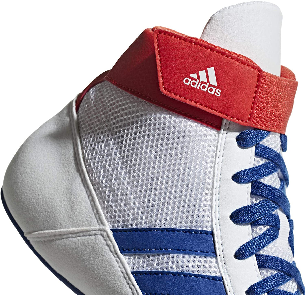 Adidas Havoc Ringerschuhe in der Farbe Weiss/Blau/Rot. Ein schlanker, minimalistischer Ringerschuh mit toller Bodenhaftung und einem extra Klettverschluss am Knöchel um die Schnürung sicher verstaut zu halten. Ideal für Training und Wettkampf.