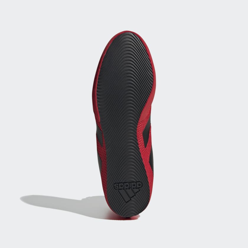 Roter Adidas Box Hog 3 – Atmungsaktives Mesh-Obermaterial für hervorragende Belüftung und Tragekomfort. Hält die Füße auch bei langen Trainingseinheiten kühl und trocken.