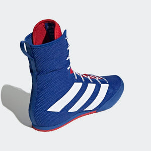 Adidas Box Hog 3 – Leichter, atmungsaktiver Boxschuh in Blau/Silber mit optimaler Passform. Entwickelt, um auch bei intensiven Kämpfen Komfort und Leistung zu gewährleisten.