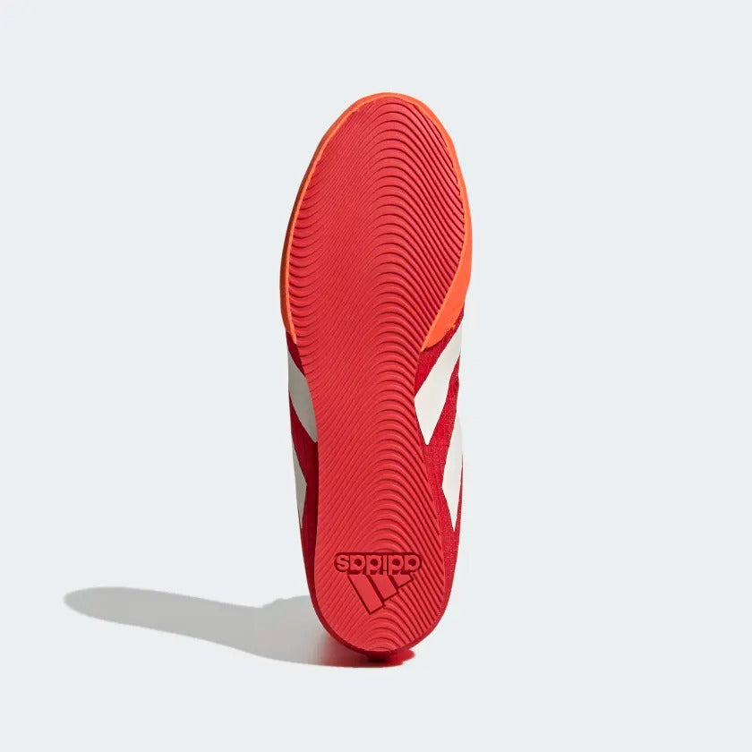 Adidas Box Hog 4 in Rot – Leichtes Design für schnelle Fußarbeit und maximale Flexibilität. Entwickelt, um dir mehr Bewegungsfreiheit und Präzision im Wettkampf zu geben.