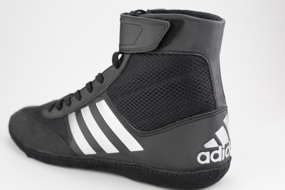 Die Adidas Combat Speed 5 (CS5) Ringerschuhe zählen zu unseren absoluten Bestsellern. Die Kombination aus Qualität, Stabilität in Training und Wettkampf sowie eine unschlagbaren Preis, machen den Adidas Combat Speed Ringerschuh zu einer Must-Have für jeden Ringer. 