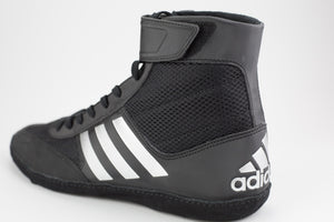 Die Adidas Combat Speed 5 (CS5) Ringerschuhe zählen zu unseren absoluten Bestsellern. Die Kombination aus Qualität, Stabilität in Training und Wettkampf sowie eine unschlagbaren Preis, machen den Adidas Combat Speed Ringerschuh zu einer Must-Have für jeden Ringer. 