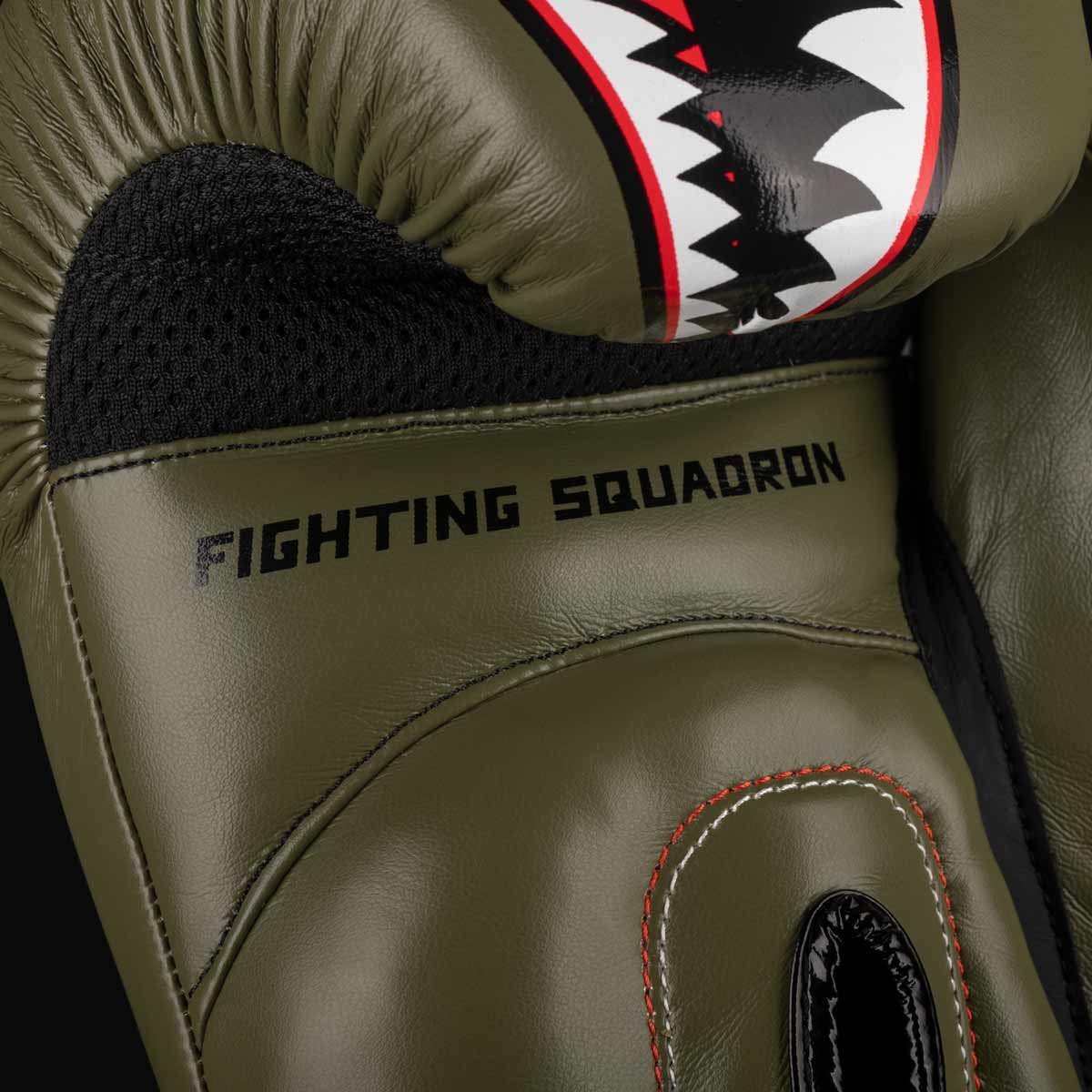 Die Phantom Fight Squad Boxhandschuhe sind mit einem atmungsaktivem MESH Material an der Handinnenfläche ausgestattet für eine hervorragende Belüftung während Training und Sparring.