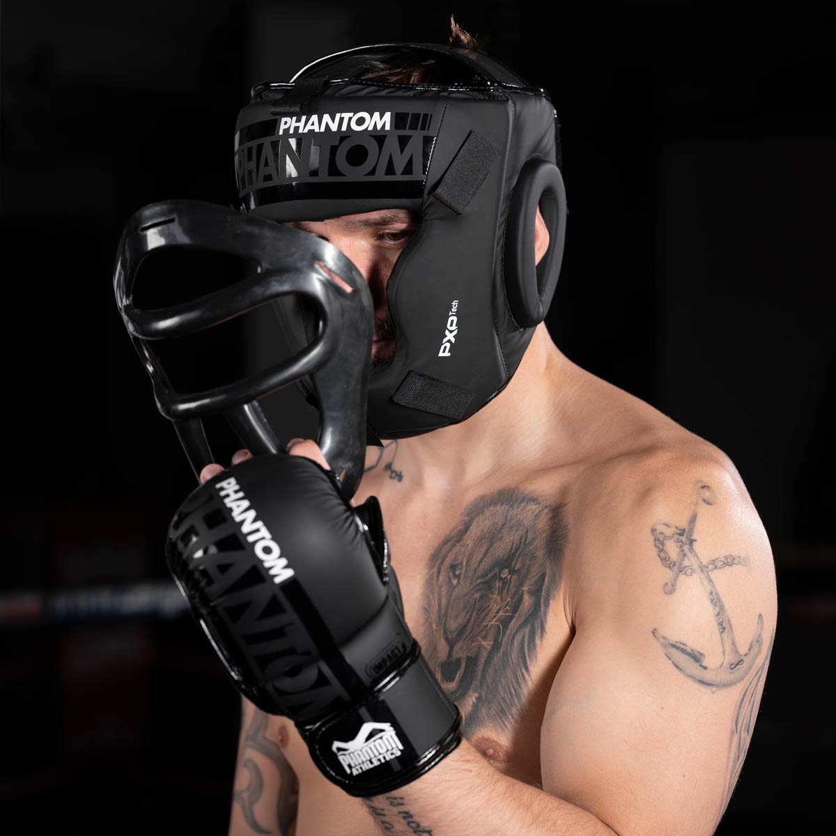 Der Phantom Apex Cage Kopfschutz verfügt über ein abnehmbares Gitter für zusätzlichen Schutz im Kampfsport Sparring