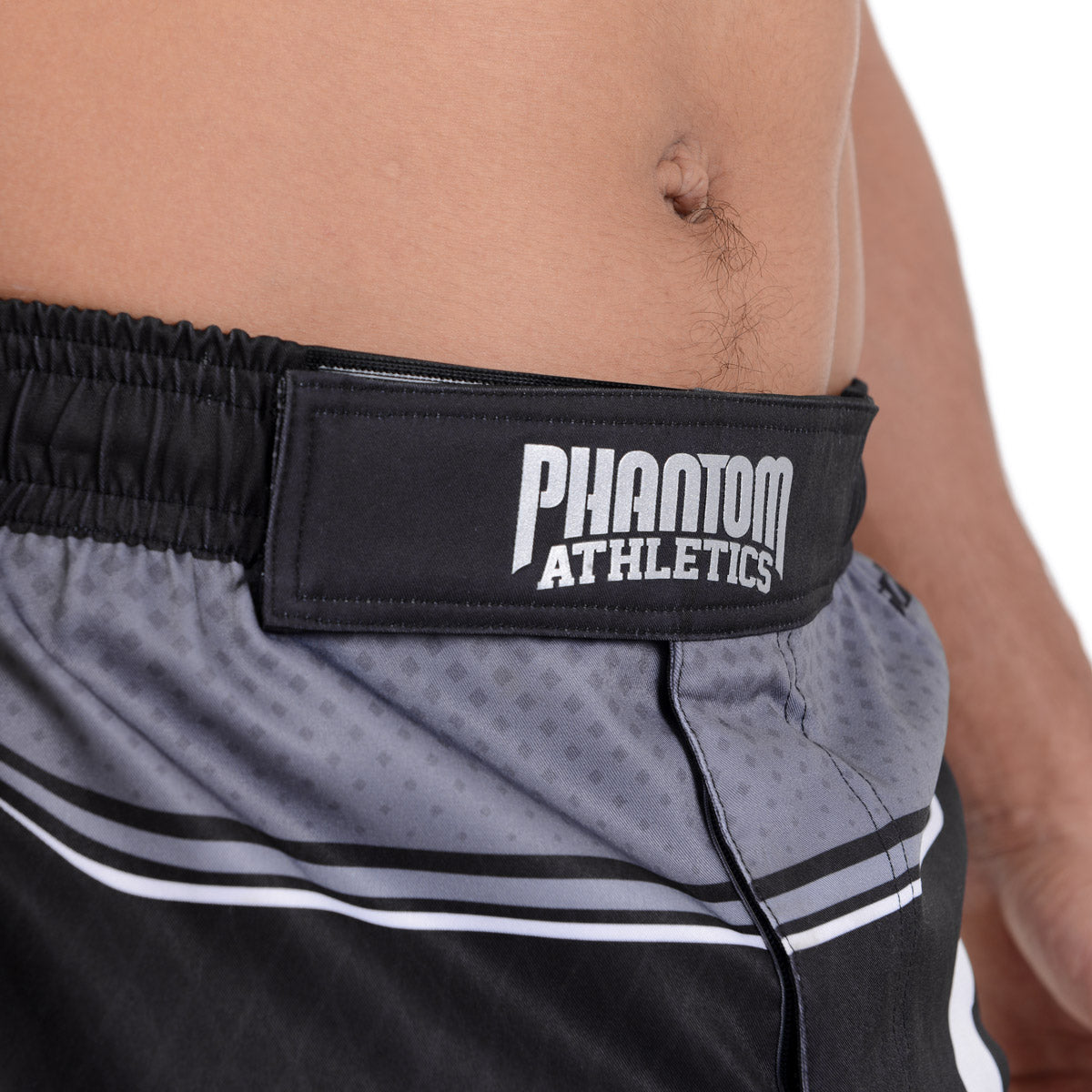 Fightshorts Storm Nitro von Phantom Athletics, ideal für Kampfsportarten wie Kickboxen und Grappling. Bietet uneingeschränkte Bewegungsfreiheit und ein modernes Design.