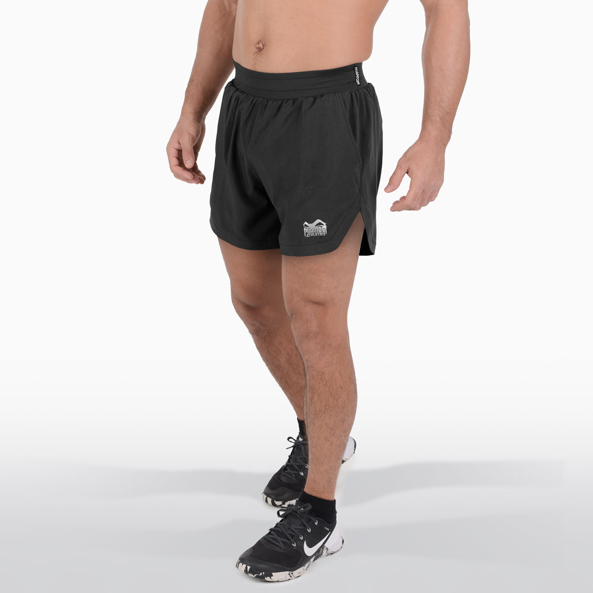 Training Shorts Laser Black von Phantom Athletics, ideal für MMA, Muay Thai und Grappling. Leichtes und strapazierfähiges Material bietet maximale Bewegungsfreiheit bei intensiven Trainingseinheiten.