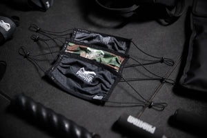 Phantom Athletics Tactic Black Camo Facemask, ideal für Training und Freizeit. Leichtes Design sorgt für ein angenehmes Tragegefühl auch bei längerer Nutzung.