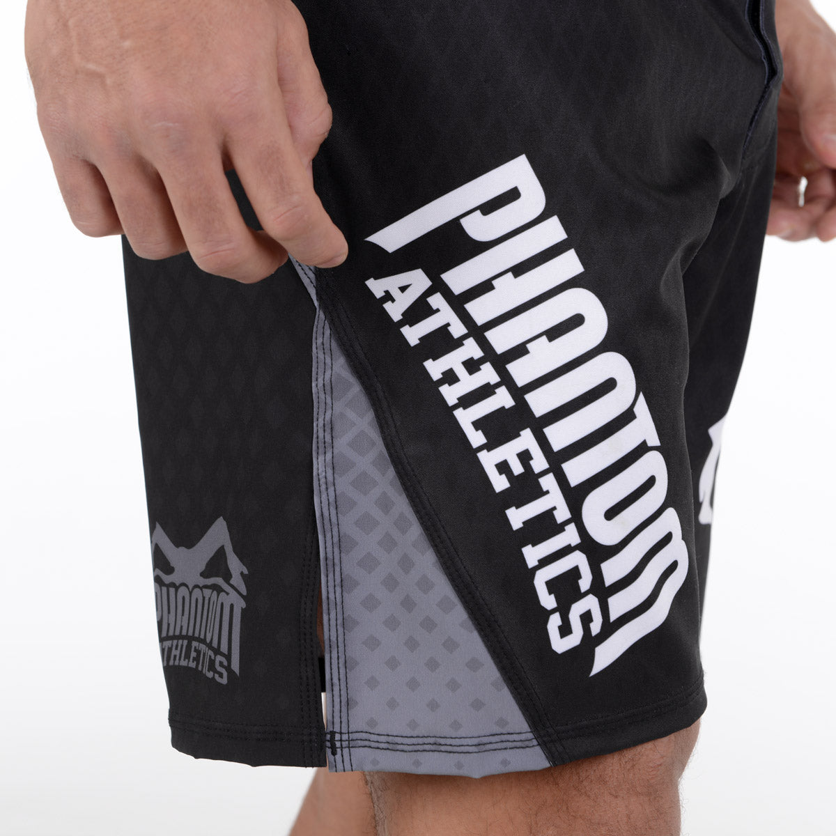 Fightshorts Storm Nitro von Phantom Athletics, perfekt für Kampfsportarten wie Muay Thai und Kickboxen. Langlebiges Design sorgt für Komfort und maximale Leistung.