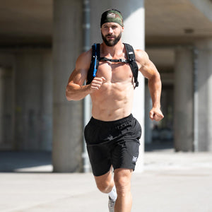 Hochwertiges Headband im Green Camo Look von Phantom Athletics, ideal für Muay Thai, Fitness und Grappling. Ergonomisches Design kombiniert Stil, Funktion und Komfort für jedes Training.