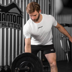 Laser Black Training Shorts von Phantom Athletics, perfekt für Kampfsportarten wie MMA und Kickboxen. Robustes Material kombiniert Langlebigkeit und Funktionalität für effektives Training.