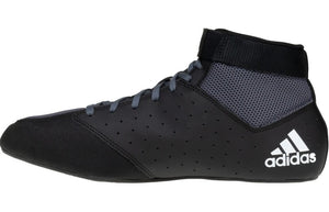 Schwarze und graue Wrestling-Schuhe von Adidas, ideal für Kampfsportarten wie Ringen und Grappling. Leicht, strapazierfähig und mit optimaler Traktion für maximale Performance.