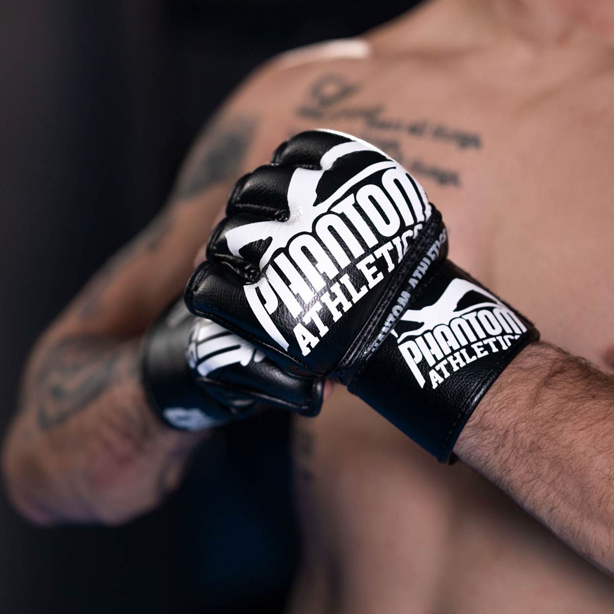 blackout merch handschuhe MMA Handschuhe Blackout für Wettkampf