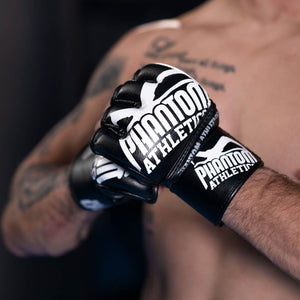 MMA Fight Handschuhe Blackout Edition von Phantom Athletics – robustes Design für kompromisslosen Schutz und maximale Beweglichkeit im Kampfsporttraining.