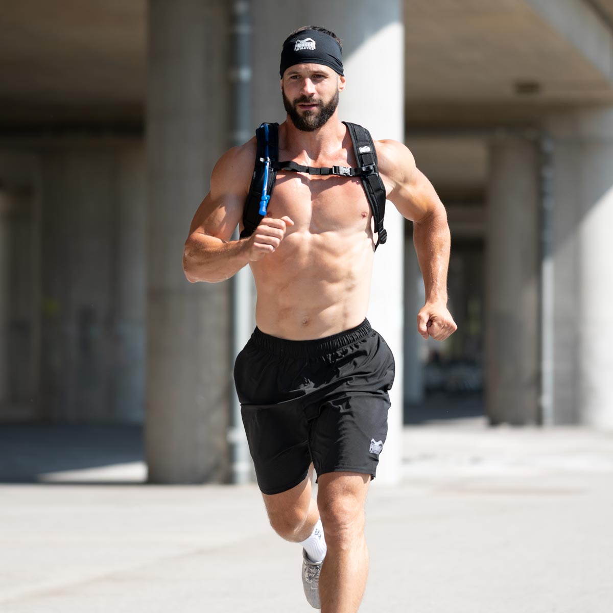 Hydro Backpack von Phantom Athletics, speziell für aktive Kampfsportler entwickelt. Robust, wasserabweisend und mit vielseitiger Fächeraufteilung für Schutzausrüstung.