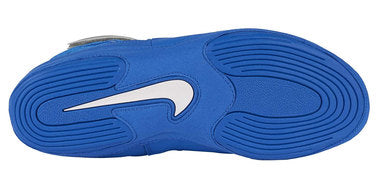 Nike Inflic 3 Ringerschuhe. Der fortschrittliche Ringerschuh für Anfänger und fortgeschrittene Ringer. Mit hoher Traktion auf der Matte und extra Klettverschluss am Knöchel. Bei Nike stimmt Qualität und Tragekomfort. Hier in der Farbe blau.