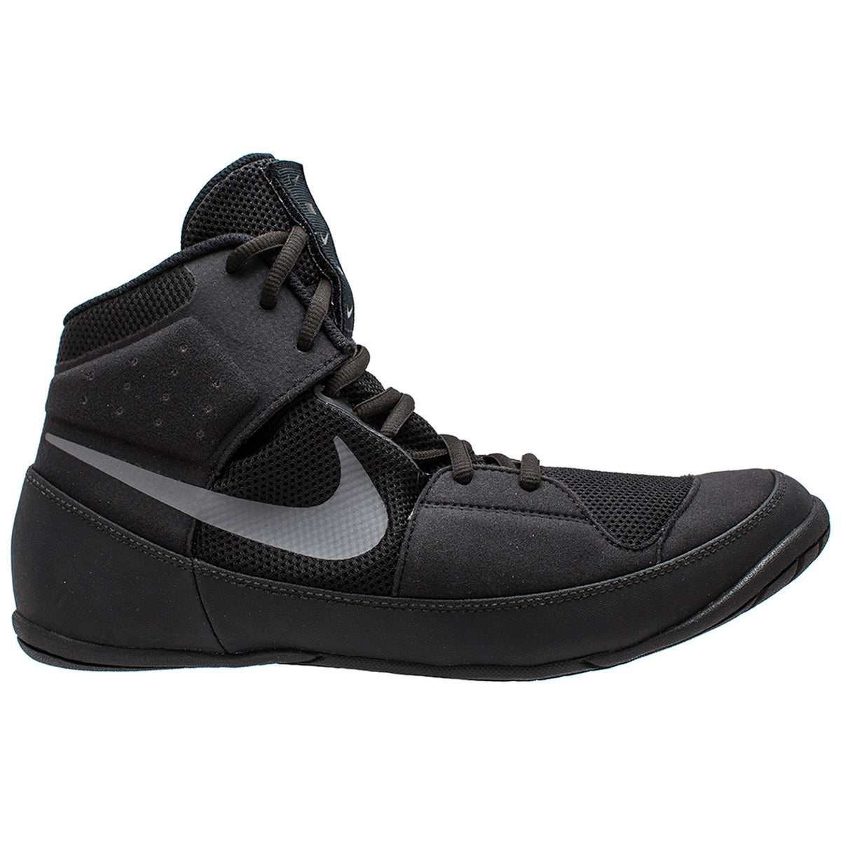 Nike Fury wrestling shoes. The ideal wrestling shoe for beginners and advanced wrestlers. Great quality and traction on the mat. No matter whether in competition or training. With wrestling shoes from Nike you will be at the forefront. Here in the color black.