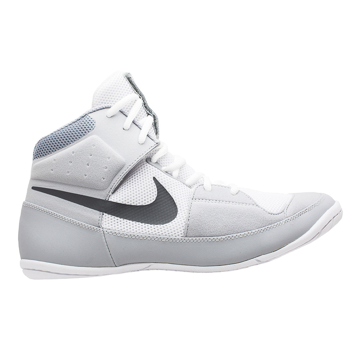 Nike Fury wrestling shoes. The ideal wrestling shoe for beginners and advanced wrestlers. Great quality and traction on the mat. No matter whether in competition or training. With wrestling shoes from Nike you will be at the forefront. Here in the color white/gray.