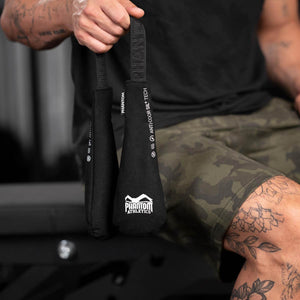 Hochwertiger Anti-Odor Deodorizer von Phantom Athletics, speziell entwickelt für Kampfsportler. Effektiv gegen Schweißgeruch, sorgt er für langanhaltende Frische in Boxhandschuhen, Ringerschuhen und Sporttaschen.