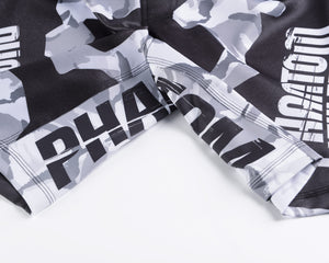 Phantom Athletics Shorts Storm Nitro, perfekt für MMA und funktionelle Workouts. Mit einer ergonomischen Passform und hochwertiger Verarbeitung bieten sie außergewöhnlichen Komfort und Langlebigkeit.