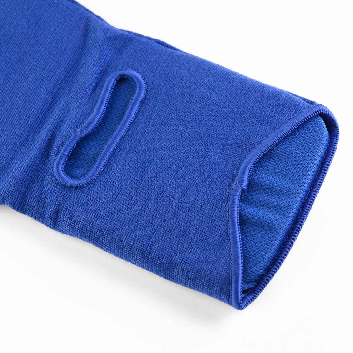 Die Innenseite der Phantom Impact MMA Schienbeinschoner in Blau ist mit angenehmen Mesh Material ausgestattet welches Luftdurchlässig ist und somit super angenehm im Kampfsporttraining zu tragen.
