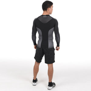 Phantom Athletics Compression Shirt Storm Nitro LS – funktionelles Rashguard für BJJ und No-Gi Grappling. Langärmliges Design bietet Wärme, Muskelkompression und Bewegungsfreiheit.