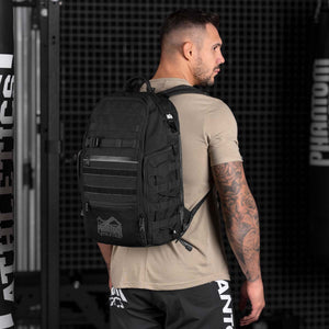 UFC Fighter Aleks Rakic mit dem Phantom Kampfsport Rucksack Tactic-S