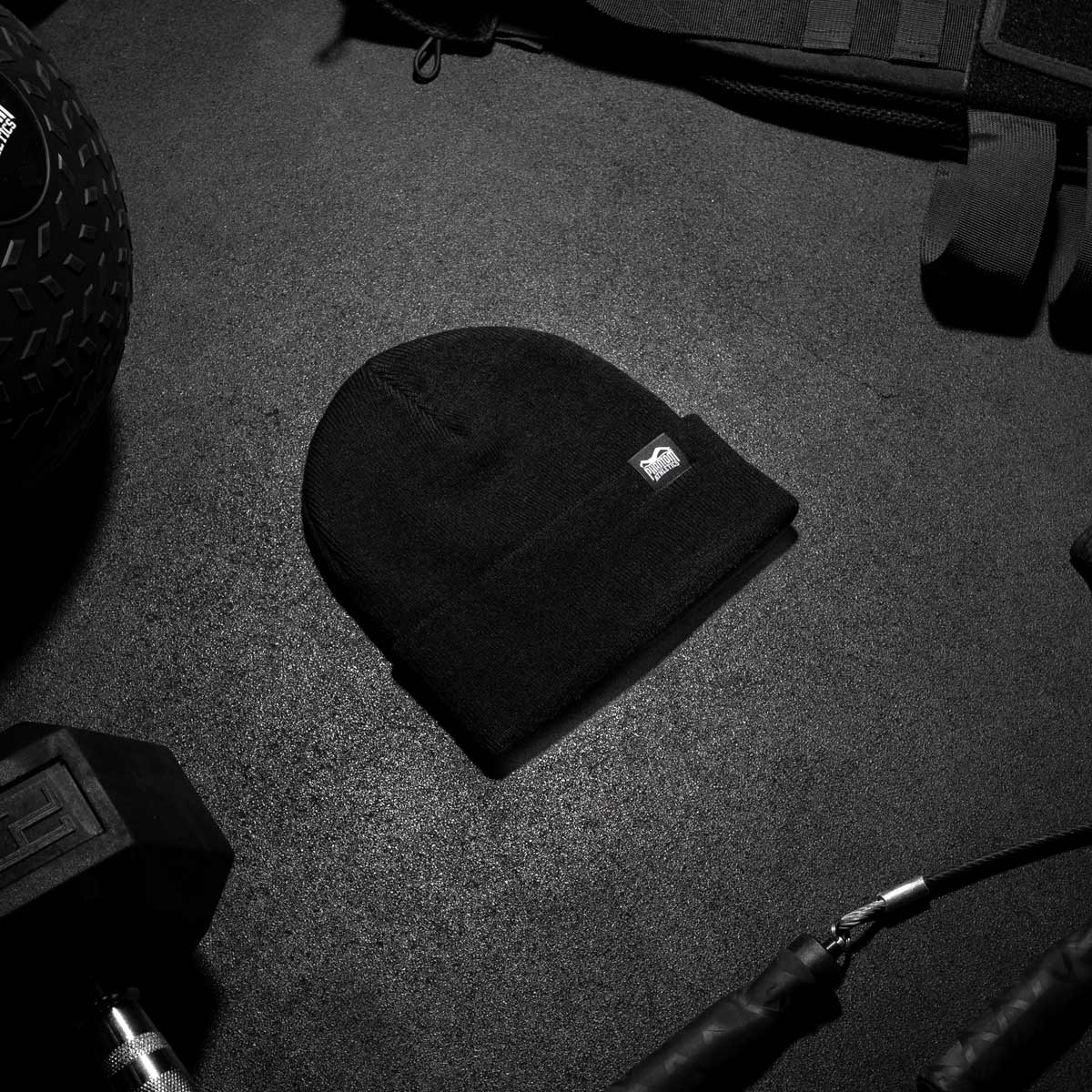 Schlichte Phantom Athletics Beanie Sonic aus weichem Acrylmaterial, perfekt für kalte Trainingseinheiten im Freien.