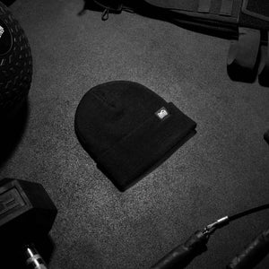 Schlichte Phantom Athletics Beanie Sonic aus weichem Acrylmaterial, perfekt für kalte Trainingseinheiten im Freien.