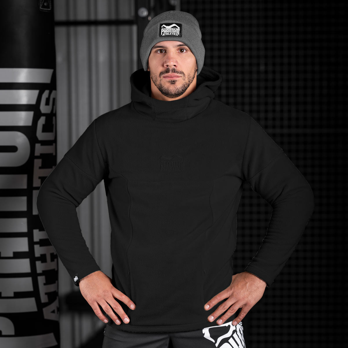 Phantom Athletics Beanie Team Grau – funktionale Mütze für Outdoor-Workouts und Freizeit mit optimalem Tragekomfort.