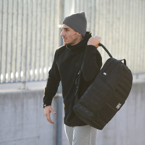 Robuste Phantom Athletics Beanie Team Grau mit Phantom-Logo-Patch für sportlichen Lifestyle.