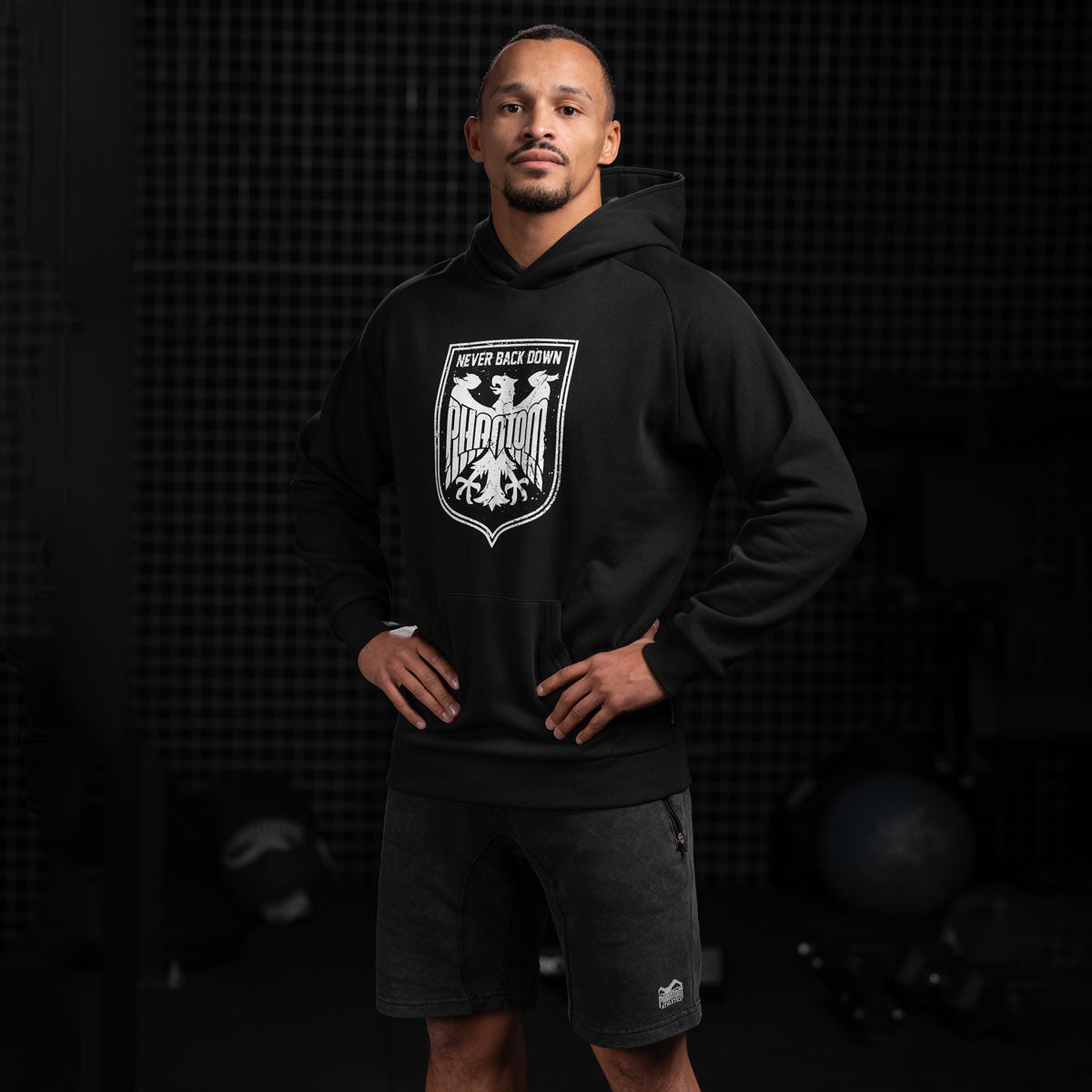 Klassischer Kapuzen‑Sweater von Phantom Athletics, ideal für Jiu‑Jitsu, Grappling und Fitness‑Training vor und nach dem Sparring.
