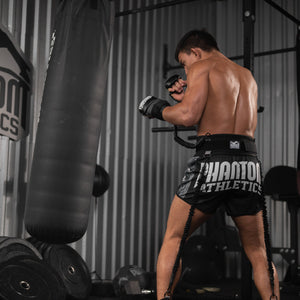 KSW MMA Champion Daniel Torres beim Training am Phantom Sandsack mit dem Phantom Striketraining.