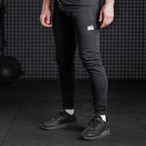 Phantom Athletics Radar Hose für Kampfsport und Fitness, gefertigt aus 50 % Baumwolle und 50 % Polyester. Der Athletic Fit endet knapp über dem Knöchel und bietet maximale Flexibilität.