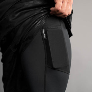 Phantom Athletics Compression Shorts Tactic - Premium-Shorts für Kampfsport und Fitness.
Perfekt für intensives Training, mit atmungsaktivem Stoff und Kompression für optimale Performance und Erholung.