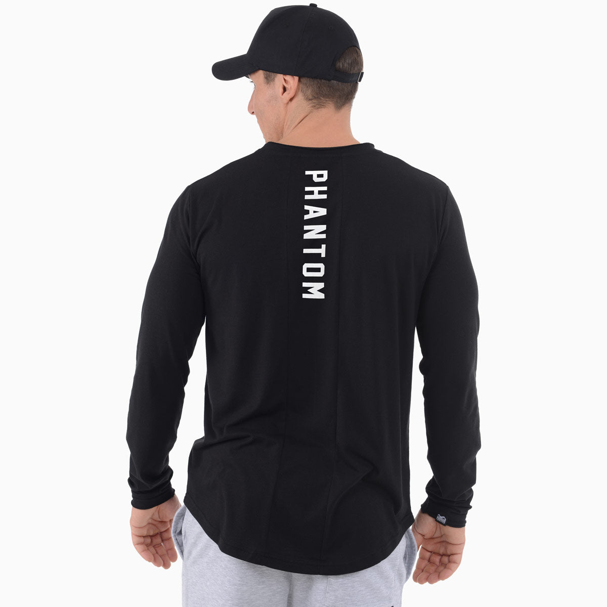 Das Phantom Athletics Longsleeve Shirt Elite in Schwarz kombiniert modernen Kampfsport-Style mit funktionaler Performance für intensives Training im MMA, Boxen und Kickboxen. Das leichte Tri-Blend Material sorgt für hohen Komfort und unterstützt dich bei schweißtreibenden Workouts im Gym.