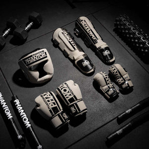 Das komplette Phantom APEX Fight Trainingsequipment in Sandfarben