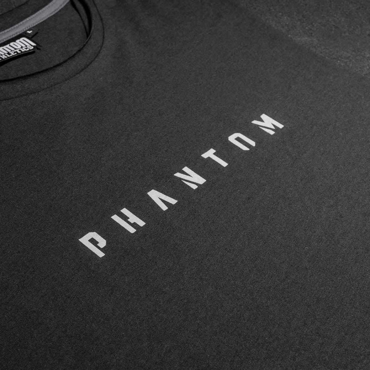 Das Phantom Athletics Zero 2 Sleeveless Shirt in Schwarz ist die ideale Wahl für Fighter, die im Training auf Komfort und Qualität setzen. Das flexible Material passt sich deinem Körper an und unterstützt dich bei intensiven Einheiten im Kickboxen und Grappling.