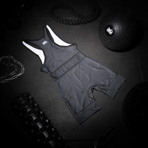 Das Phantom EVO Ringertrikot Team Germany auf dem Gymboden. 